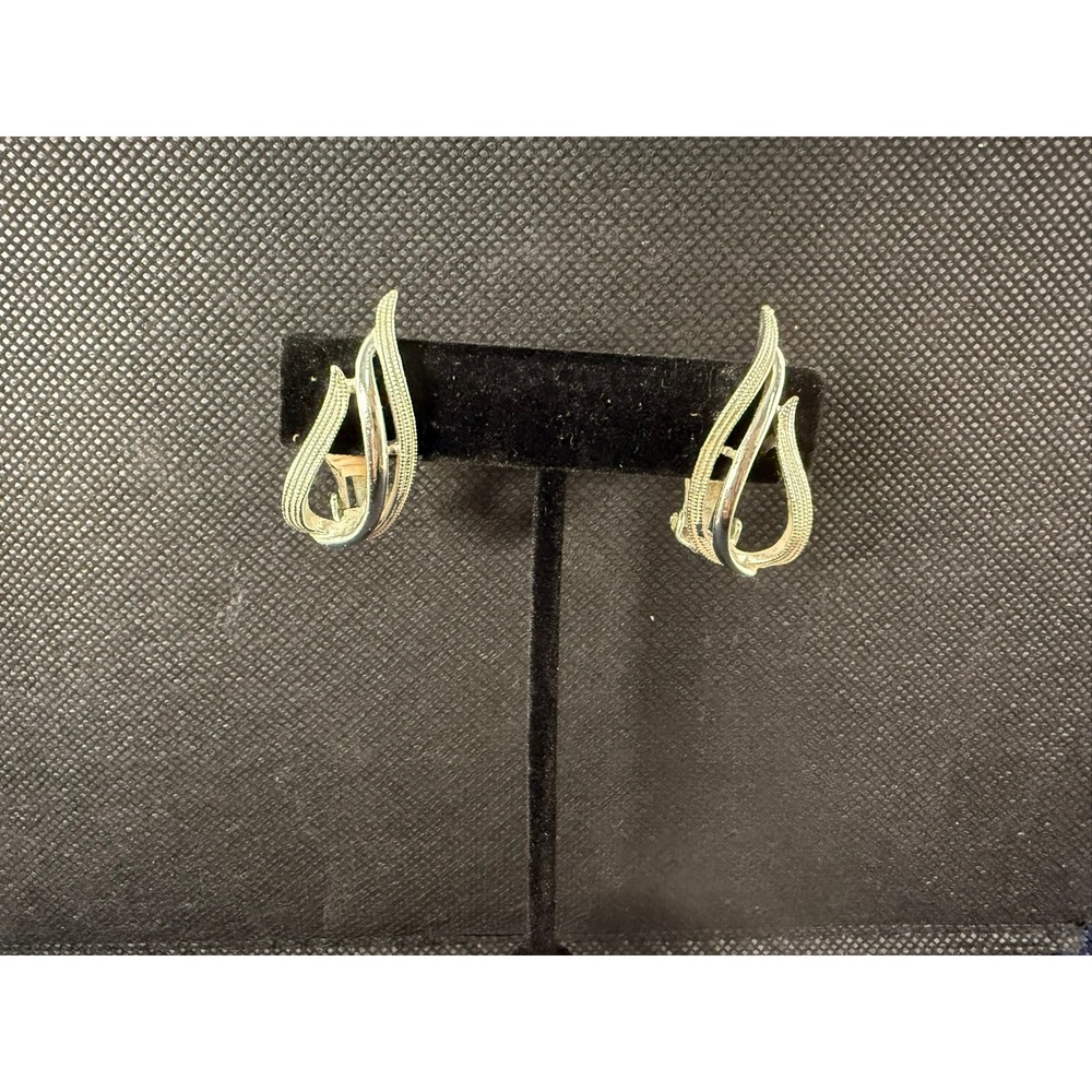 Sarah Coventry Silver Clip‑On Earrings – Textured Teardrop Flame Design
